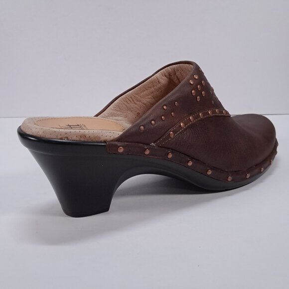 Sofft Mule Clogs Womens 9.5 M Brown Studded Leather Slip On Heel Boho 1009575 - Picture 2 of 14